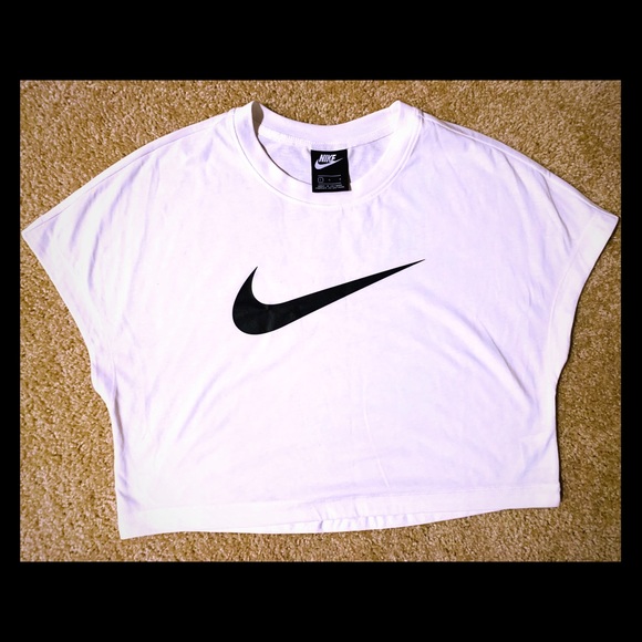 Nike Tops - Nike crop top